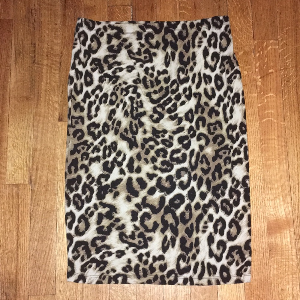 Stretchy animal print rockabilly pencil skirt.